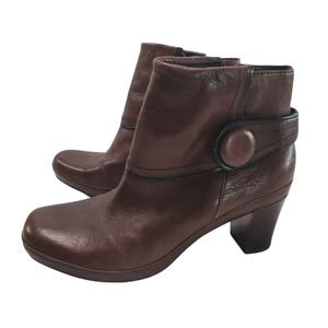 Clarks Artisan Leather Brown Ankle Booties Sz 9.